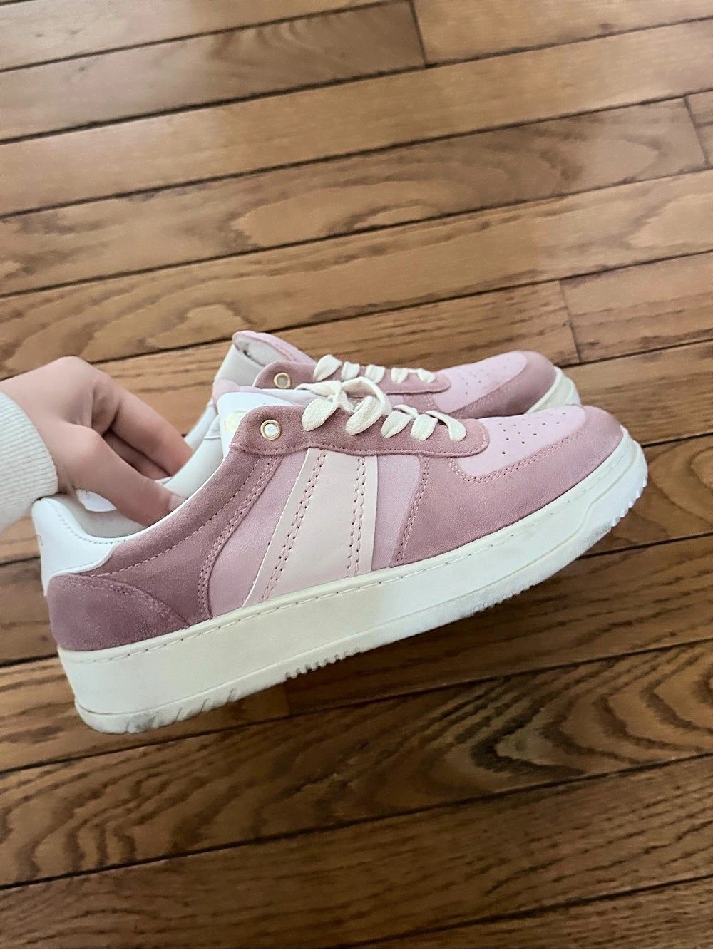 Alohas Pink & White Sneakers US 7
